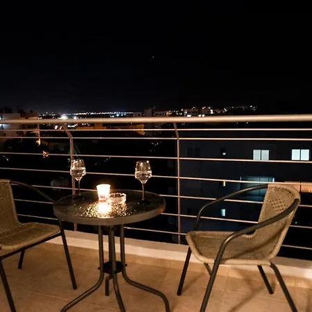 Glabur - The Sunny Atelier - City, Free Parking & Wifi, Welcomes You!!! شقة نيقوسيا