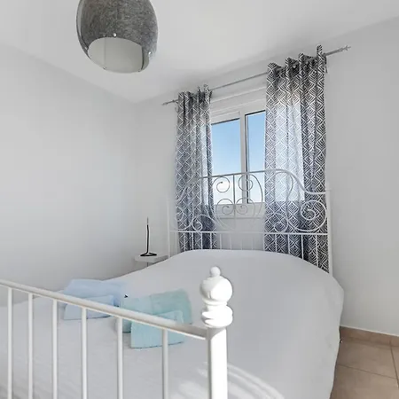 Apartment Glabur - The Sunny Atelier - City, Free Parking & Wifi, Welcomes You!!! Nikosia