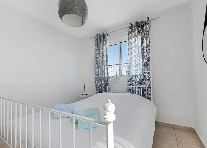 Apartmán Glabur - The Sunny Atelier - City, Free Parking & Wifi, Welcomes You!!! Nikósie