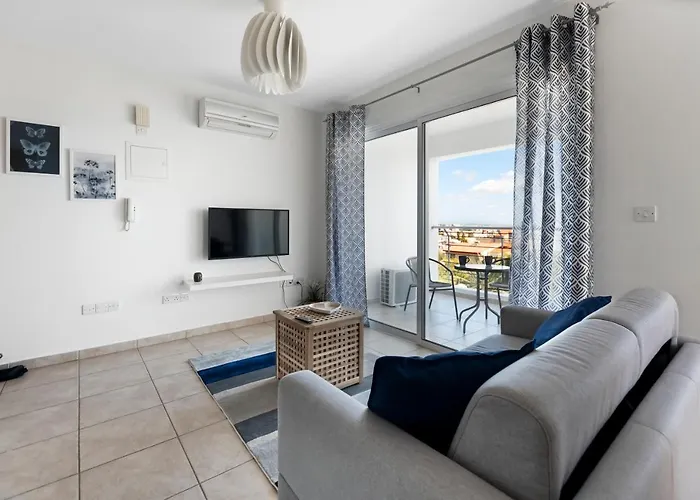 Apartmán Glabur - The Sunny Atelier - City, Free Parking & Wifi, Welcomes You!!! *